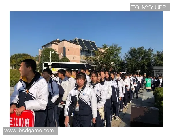足球巨星霍尔的成长历程与辉煌成就全解析 足球巨星霍尔的成长历程与辉煌成就全解析