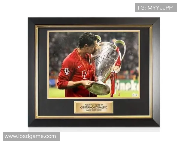 C罗足球明星签名正版收藏品热销让你拥有传奇球星的亲笔签名