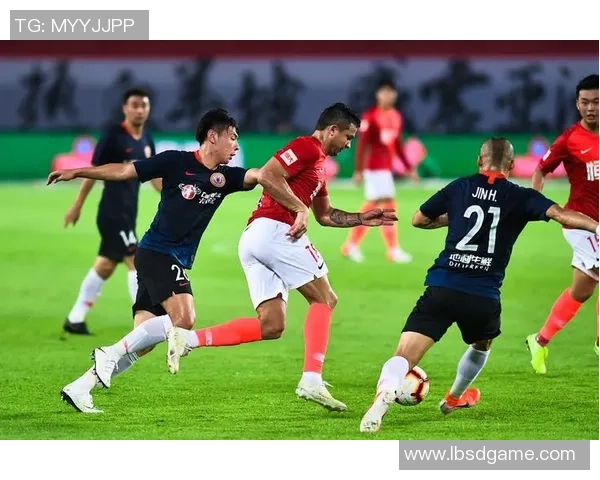 武汉篮球队以83分领跑冠军赛积分榜展现强劲实力与团队合作精神