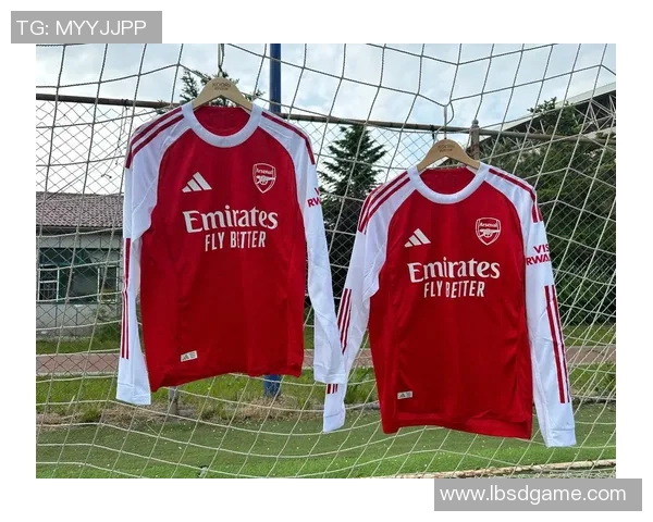 足球明星佩戴的金足球项链背后的故事与时尚潮流解析 足球明星佩戴的金足球项链背后的故事与时尚潮流解析